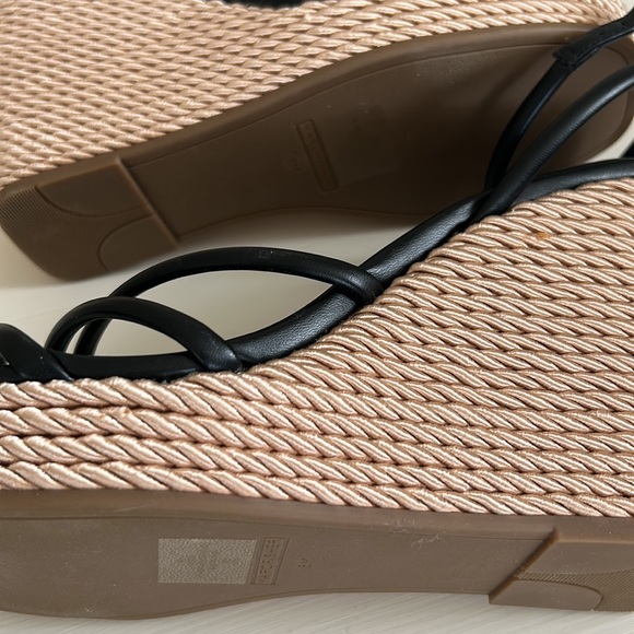 NEW IN BOX Marc Fisher Strappy Wedge Sandals - Picture 5 of 7